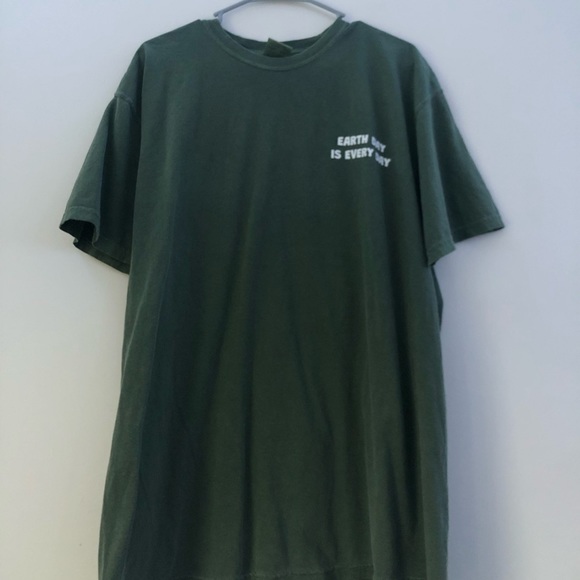 Earth Day t shirt - Picture 1 of 6